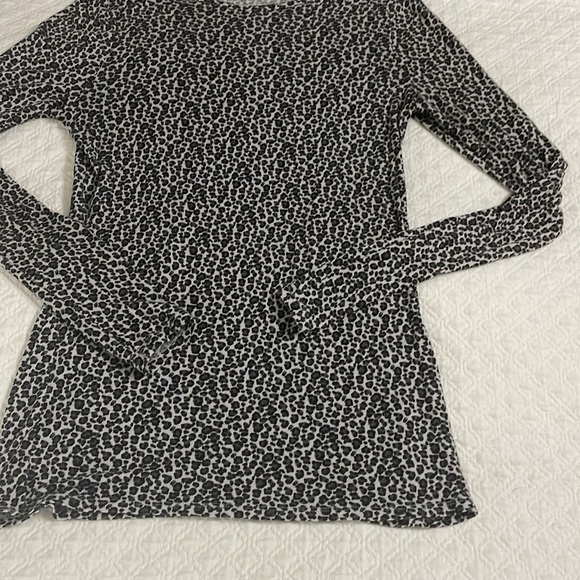 Sonoma super soft knit black grey cheetah print fitted shirt M layering piece - Picture 4 of 6